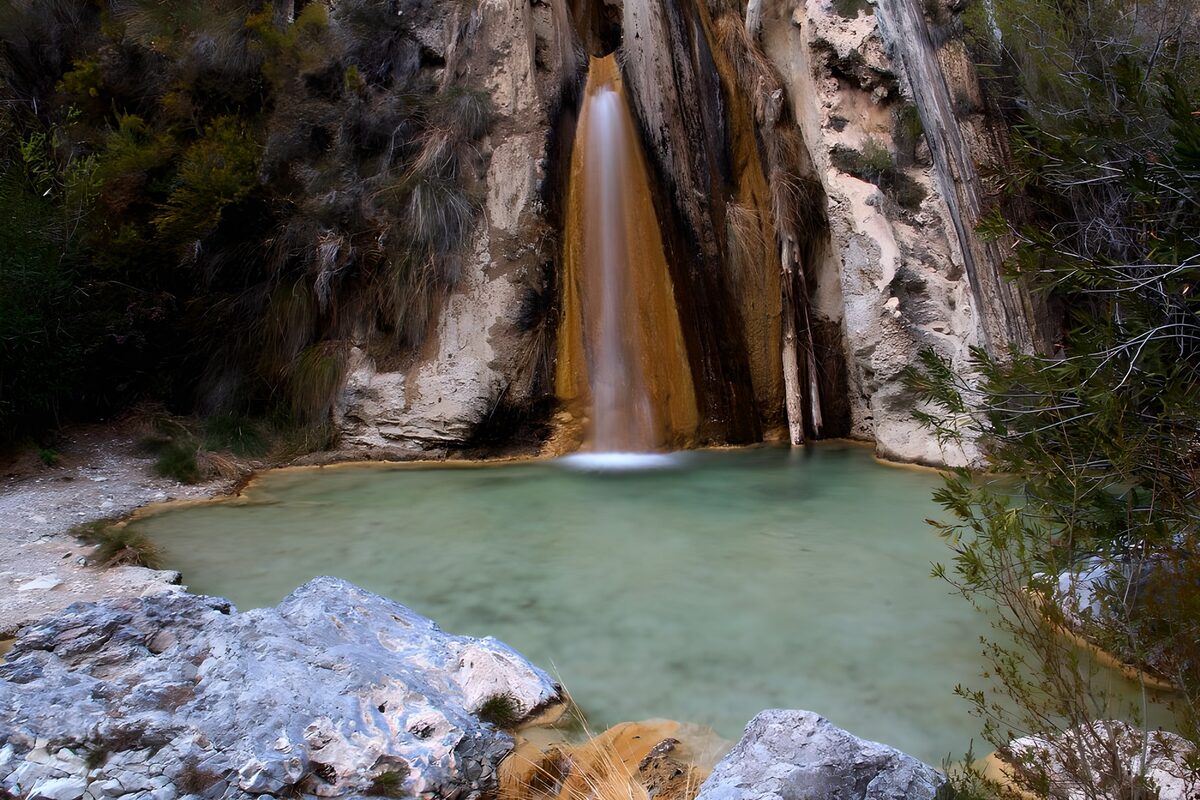 TPDE63307: die Fallhöhe dieses Wasserfalls ist mehr als 200m