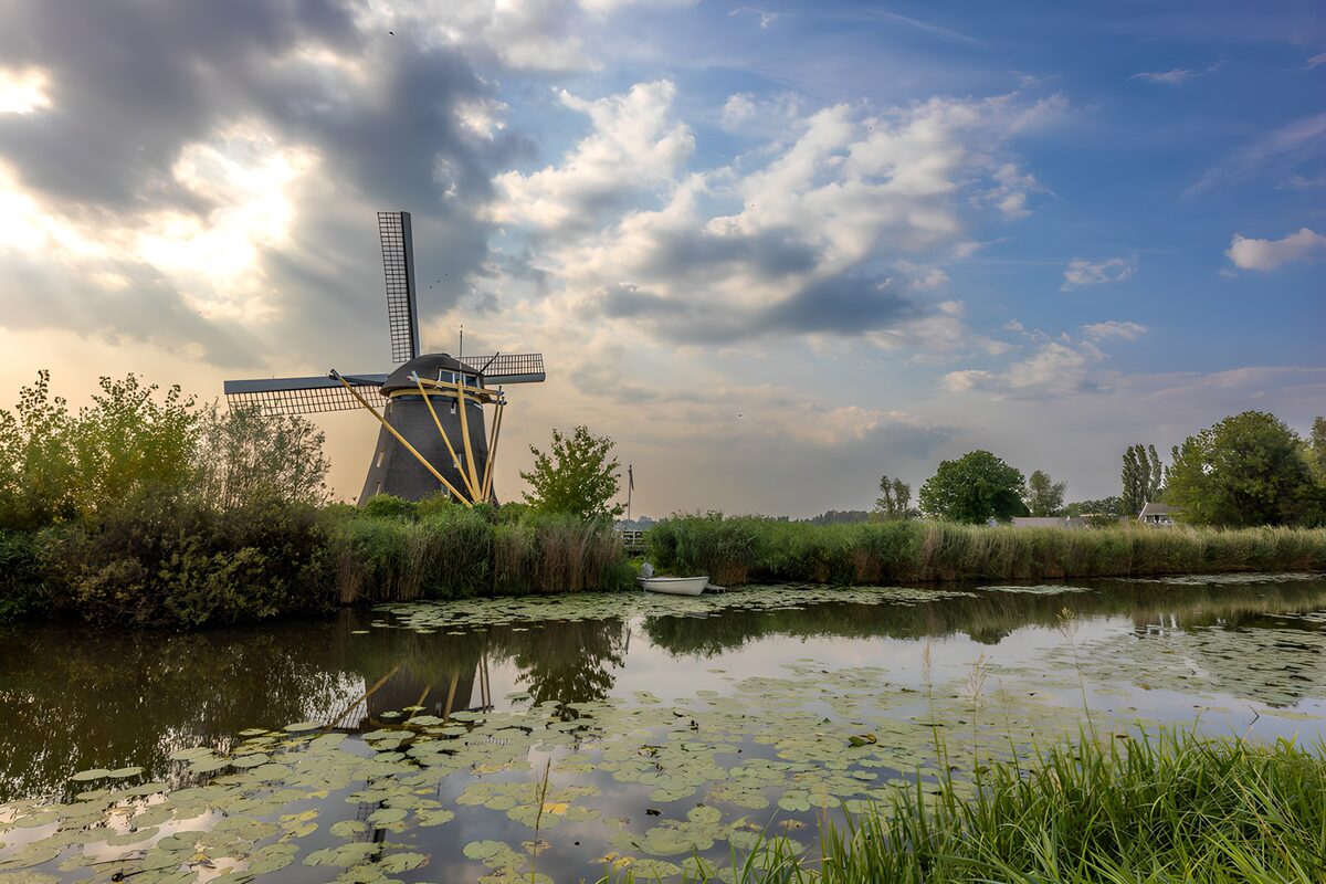 TPDE39674: Windmühle am ruhigen Wasser