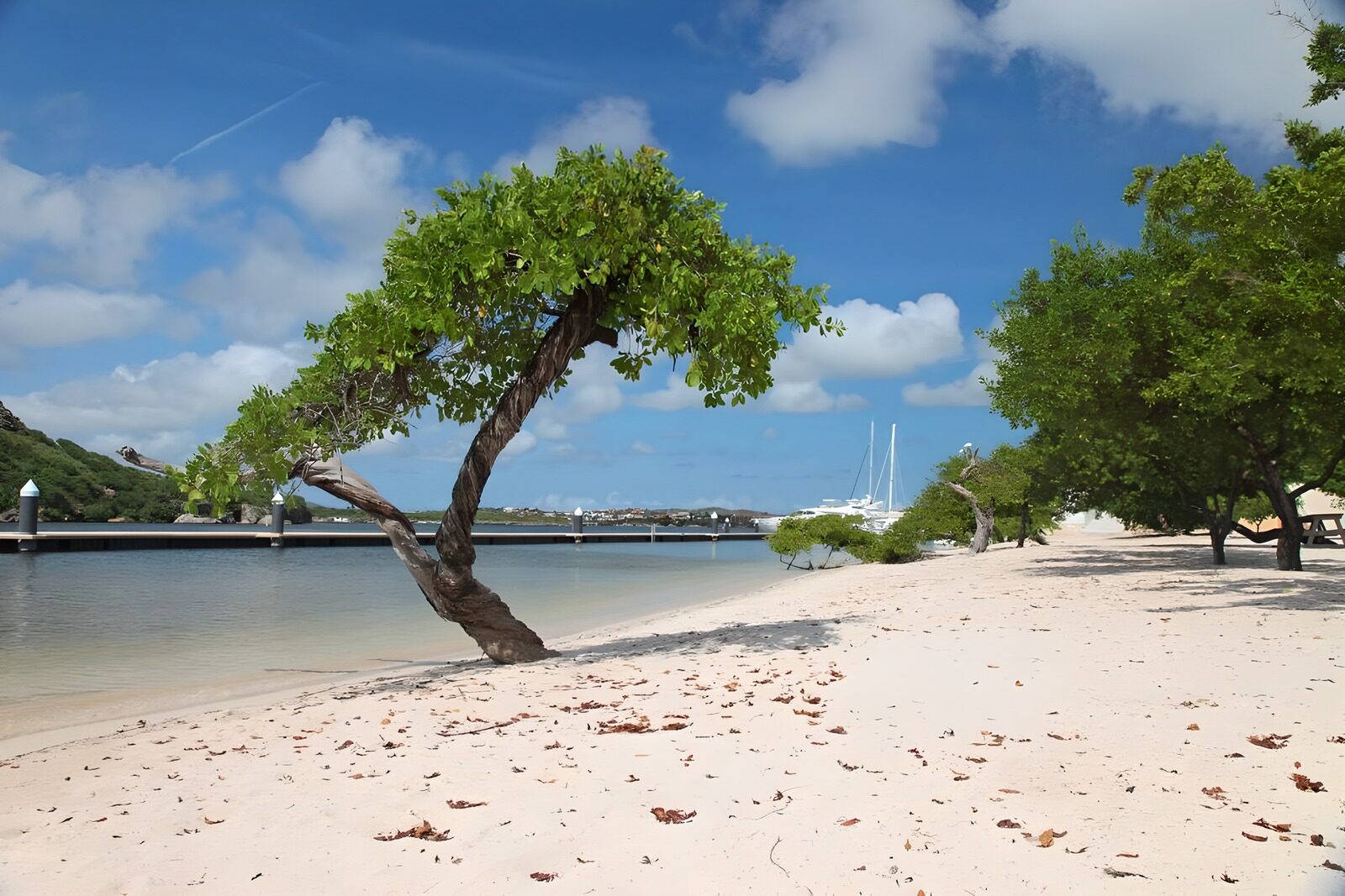 TPDE91323: Bucht mit Anlegestelle