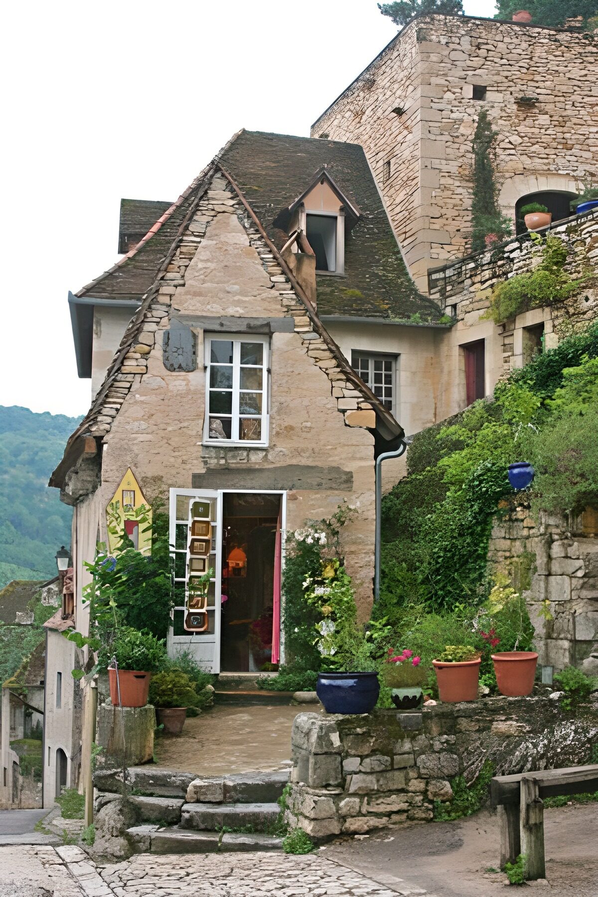 TPDE28426: besonderes Häuschen mit Treppe herunter