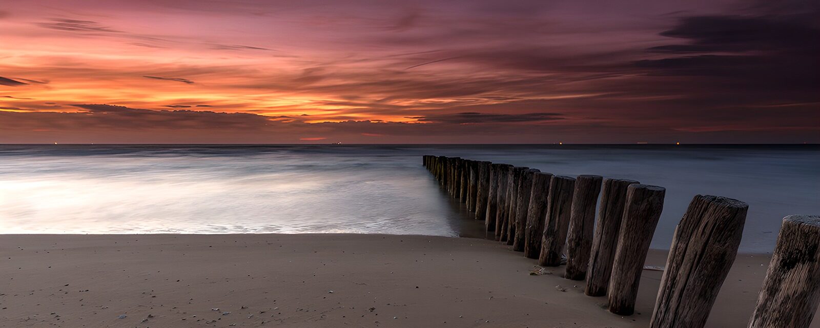 TPDE35078: Farbenfroher Sonnenuntergang am Strand