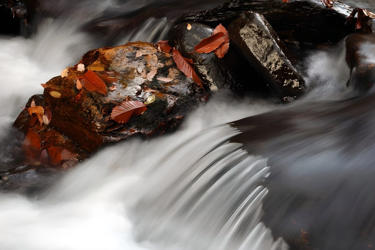 TPDE91172: beeindruckende Fallstrecke eines Wasserfalls