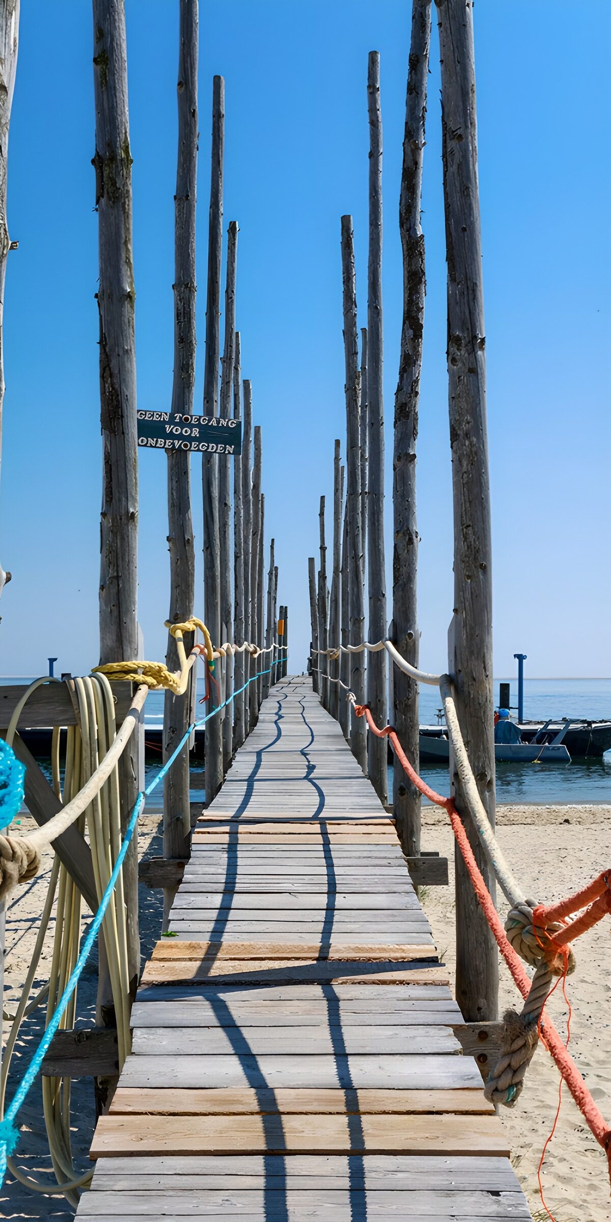 Holzsteg zum Hafen