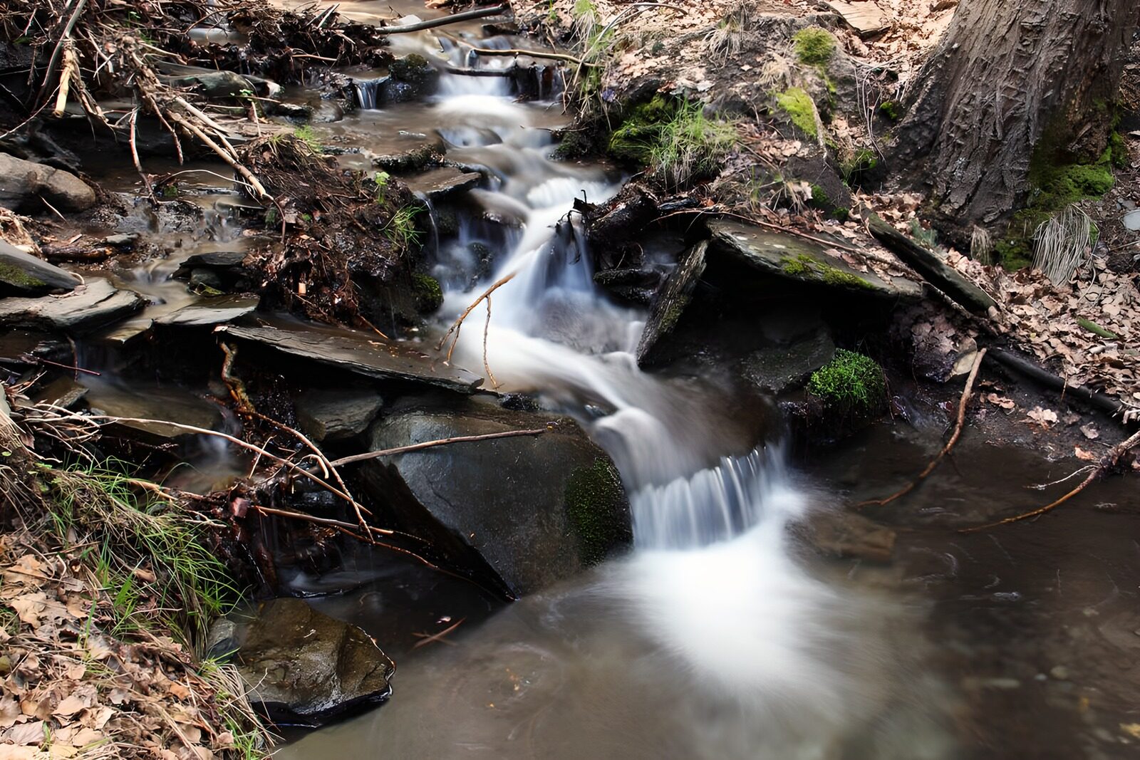 TPDE26694: Wasserfall in seiner natürlichen Umgebung