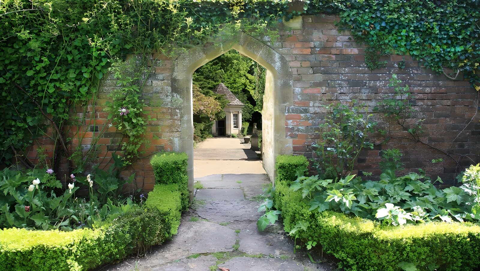 TPDE84145: Der Eingang zu einem geheimen Garten