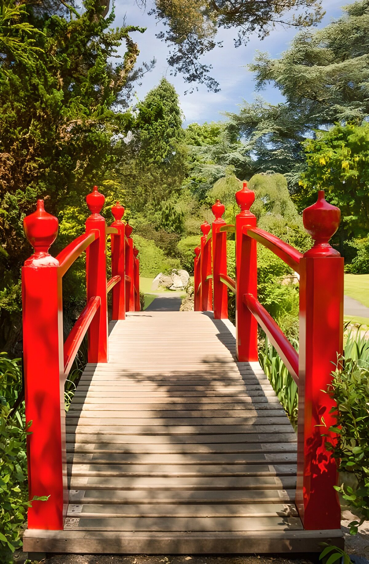 TPDE28519: Rote Brücke im Garten