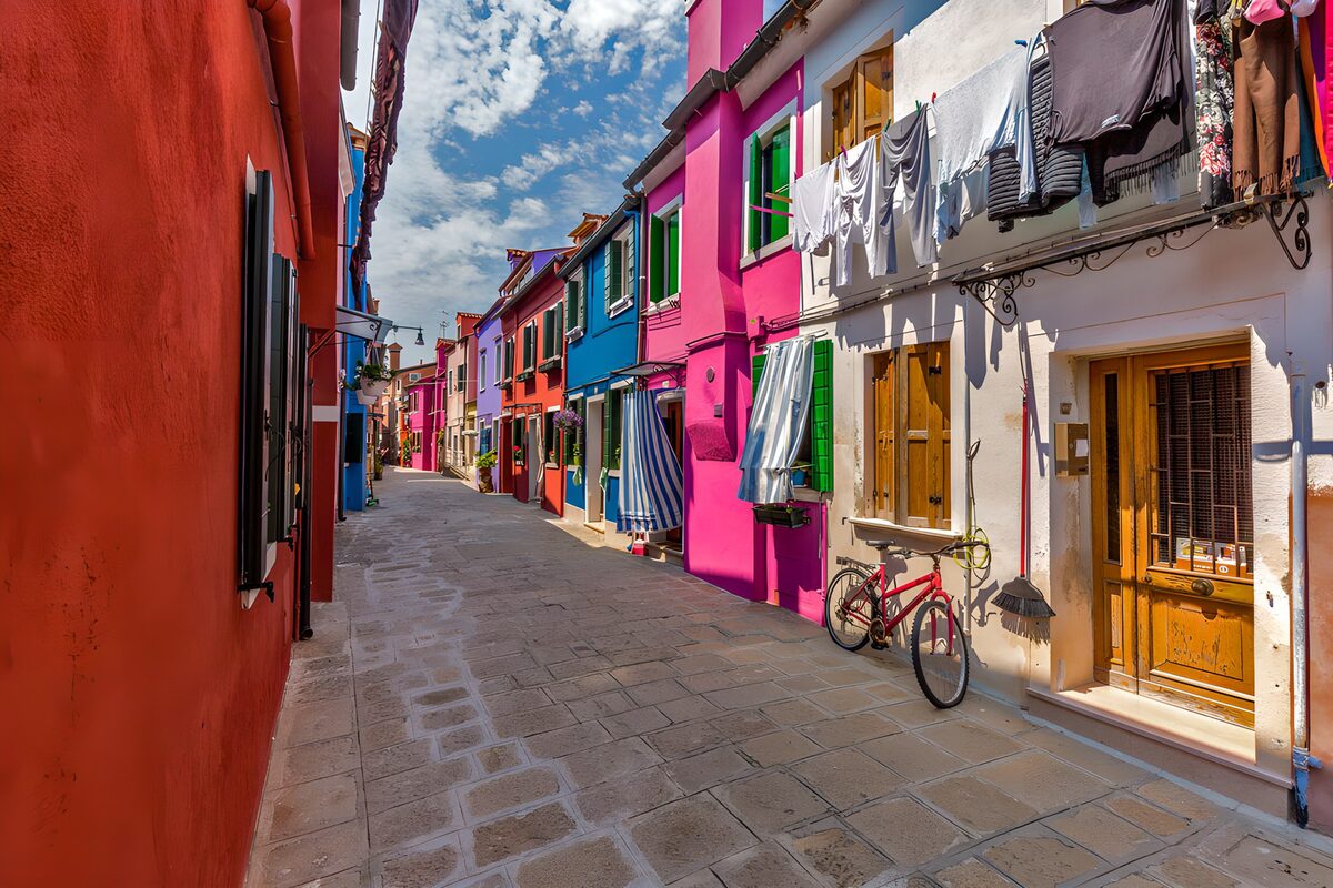 TPDE48492: Bunte Gasse in Burano