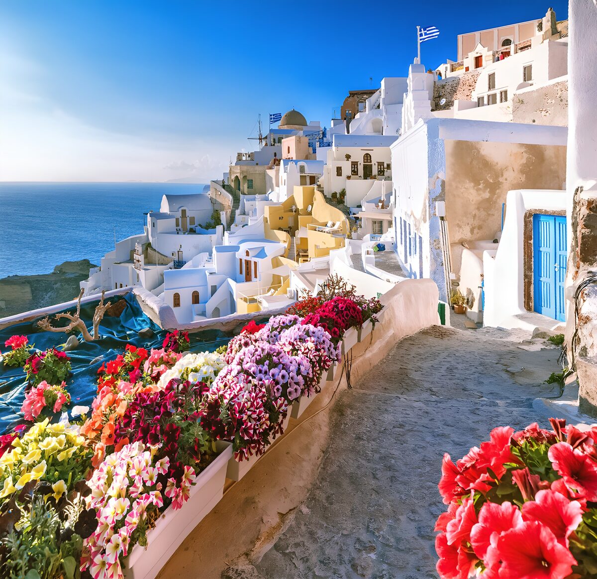 TPDE97264: Farbenfrohe Gassen in Santorin