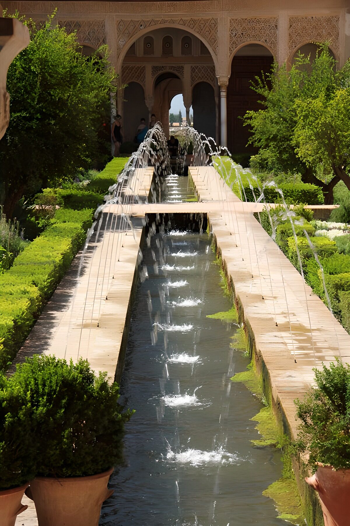 TPDE22235: Blick auf den Garten- und Teichbereich der Stadtburg Alhambra