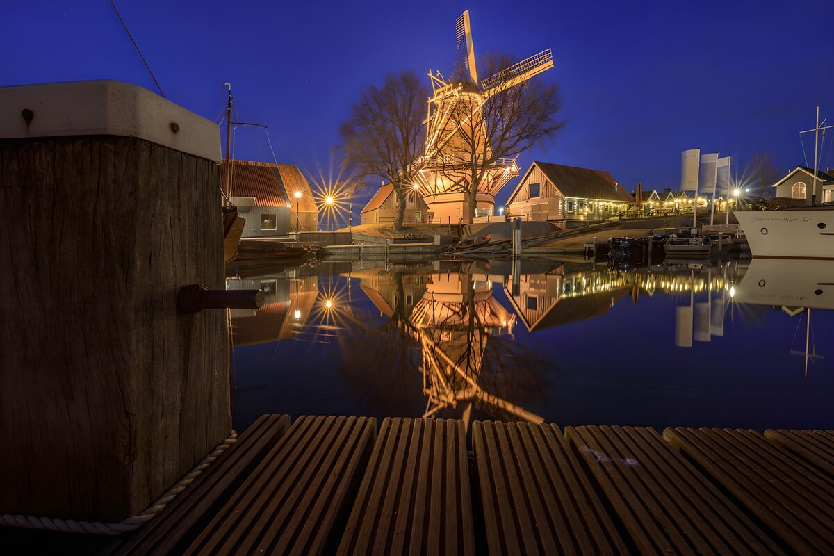 TPDE26090: Windmühle am Abend im Hafen