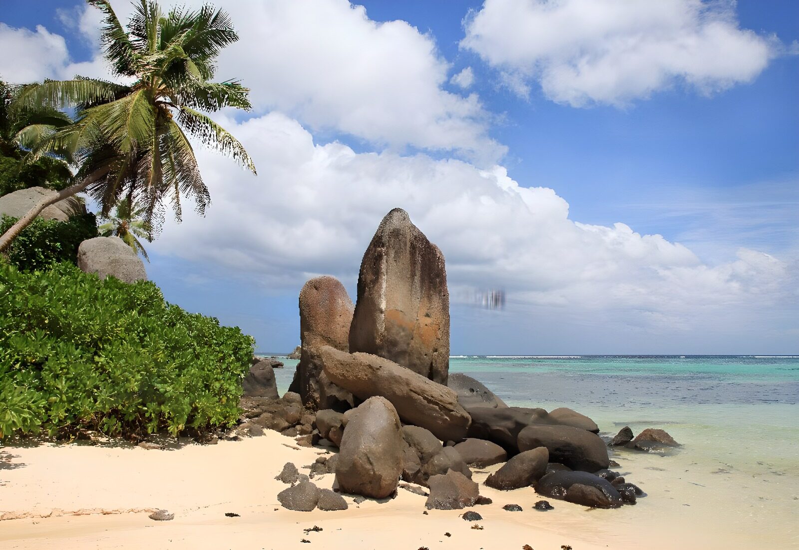 TPDE39144: große Steine am Strand