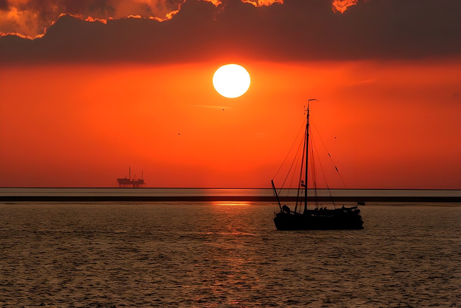 TPDE37302: Segelboote im "feuerroten"Sonnenuntergang