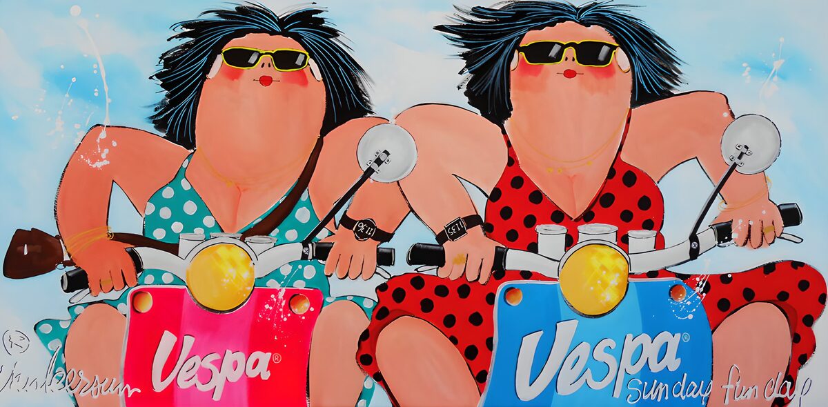 Vespa-Frauen auf einem sonnigen Ausflug