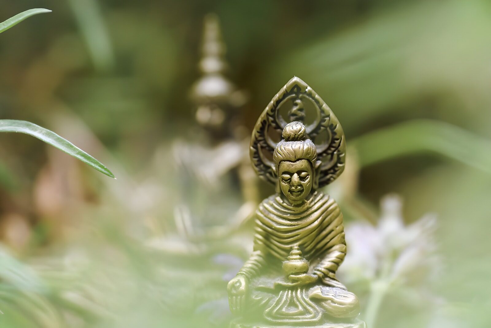 TPDE90191: die Geste dieser Buddha-Statue wird Wunschgewährung genannt